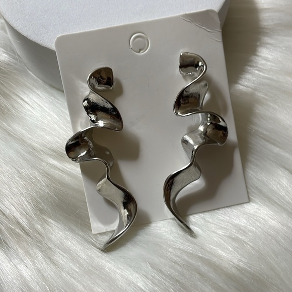 Akira Silver Twist And Turn Drop Earrings - Picture 8 of 9